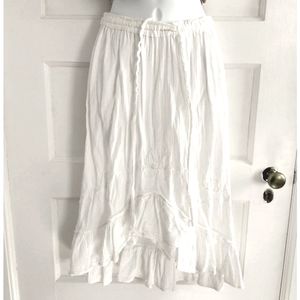 Excellent condition High-low linen/gauzy white skirt. Fits Sz M